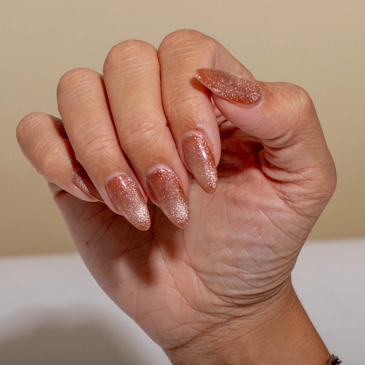 G986 Brownie Points Gold 3D Cat Eye Magnetic Gel Polish 4 G986 Brownie Points Gold 3D Cat Eye Magnetic Gel Polish - Image 2