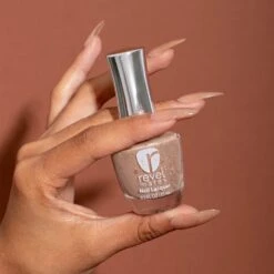 P833 Dune Dust Gold Flake Nail Polish